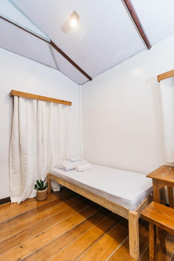 Higala Hostel Siargao Генерал-Луна Экстерьер фото